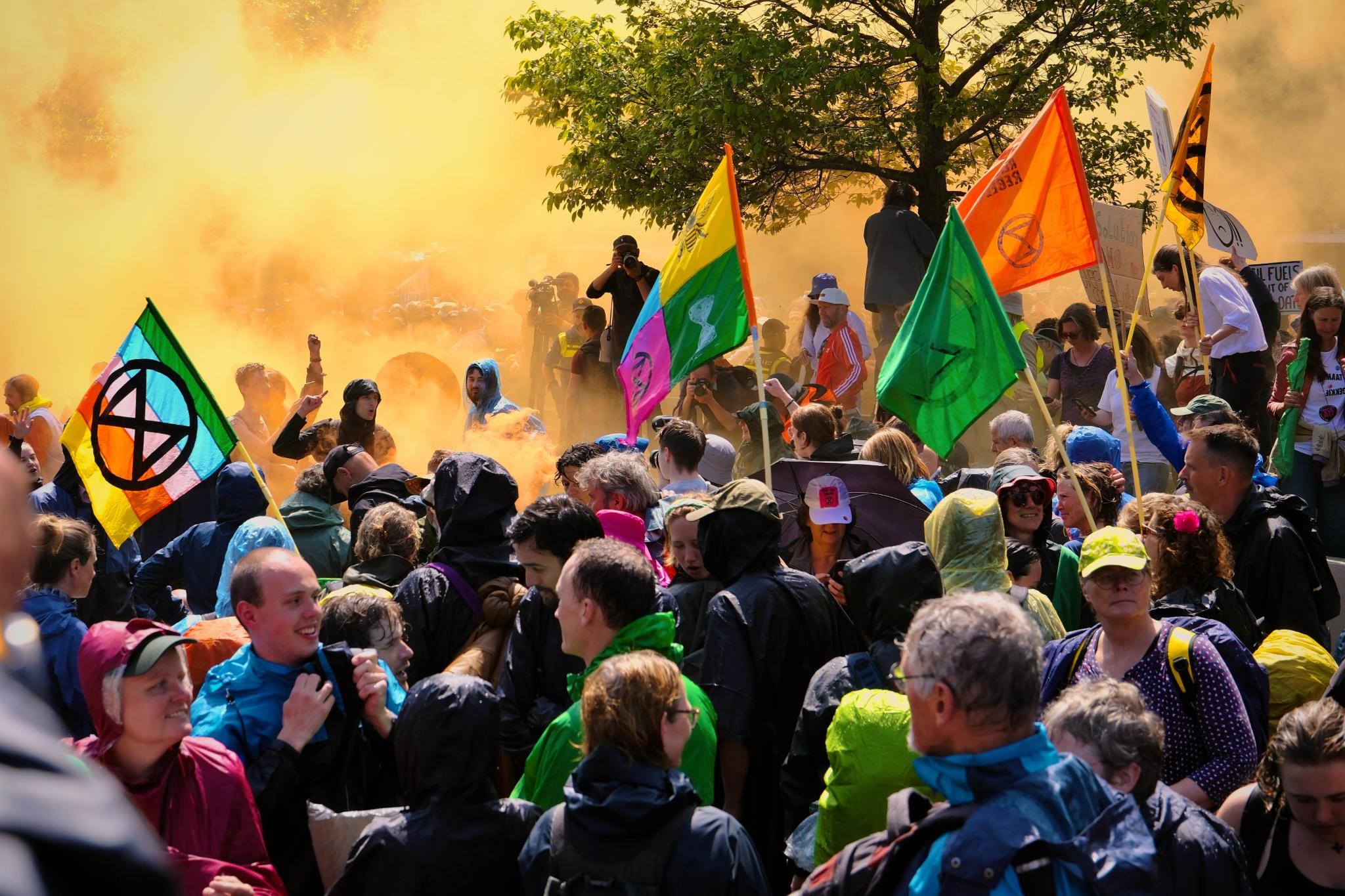 Klimaatterroristen of klimaatidealisten? Over XR, Greenpeace en GroenLinks