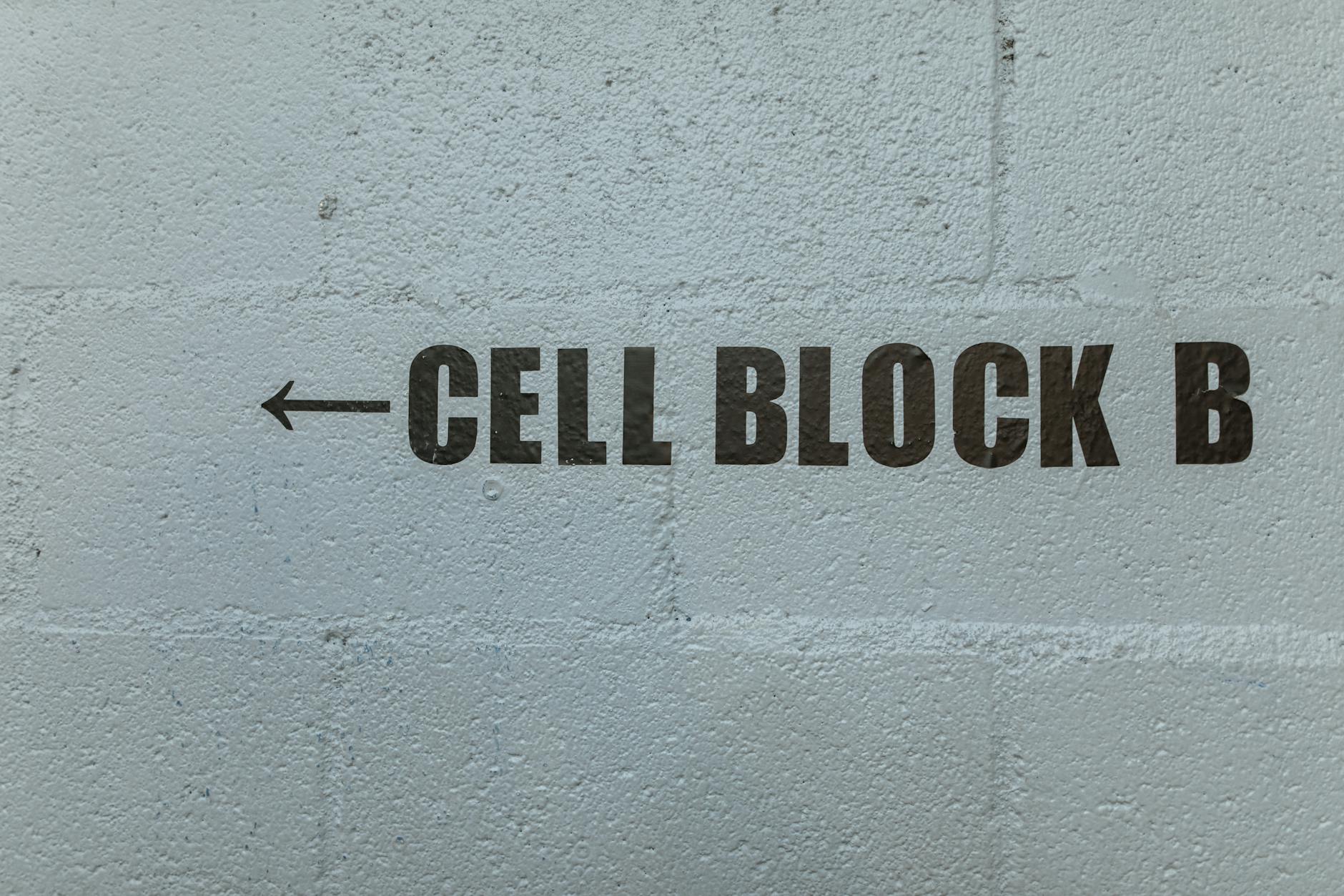 directional text on a wall