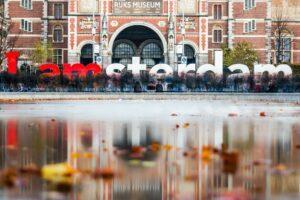i amsterdam freestanding letter in front of ruks museum