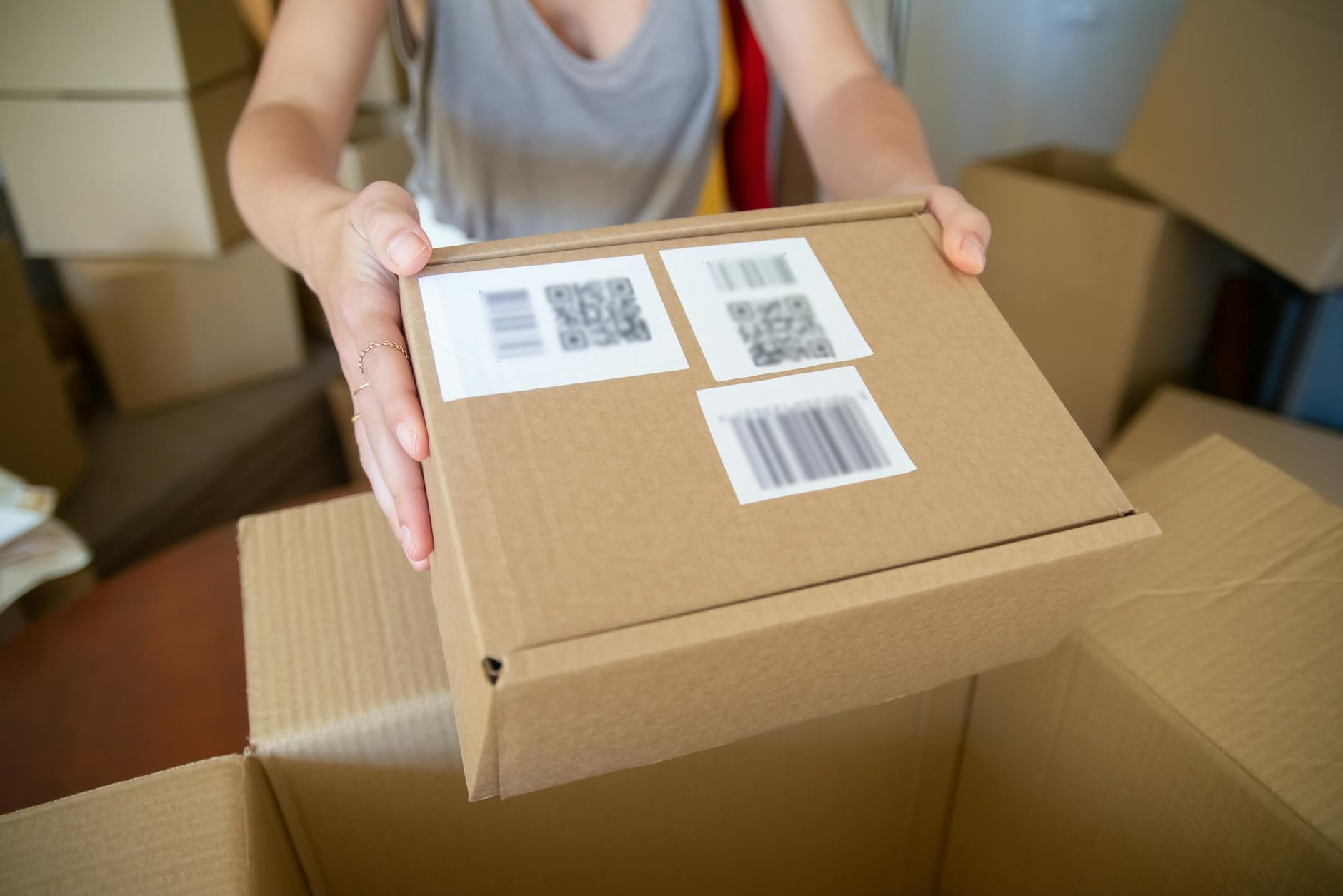 Let op!!: ‘Oplichters versturen pakketten met QR-codes om ontvangers te misleiden’